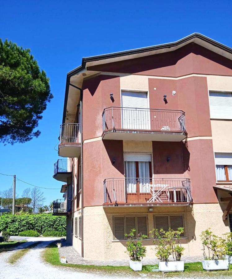 Iss Travel Apartments Casa Maria In Marina Di Massa Massa  Exterior foto